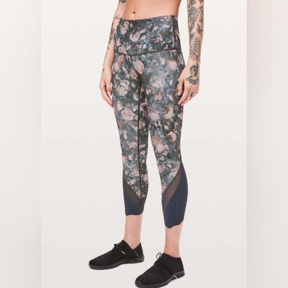 Lululemon Wunder Under Crop II Special Edition Scallop 24" Frosted Rose Multi 10 - Picture 9 of 16